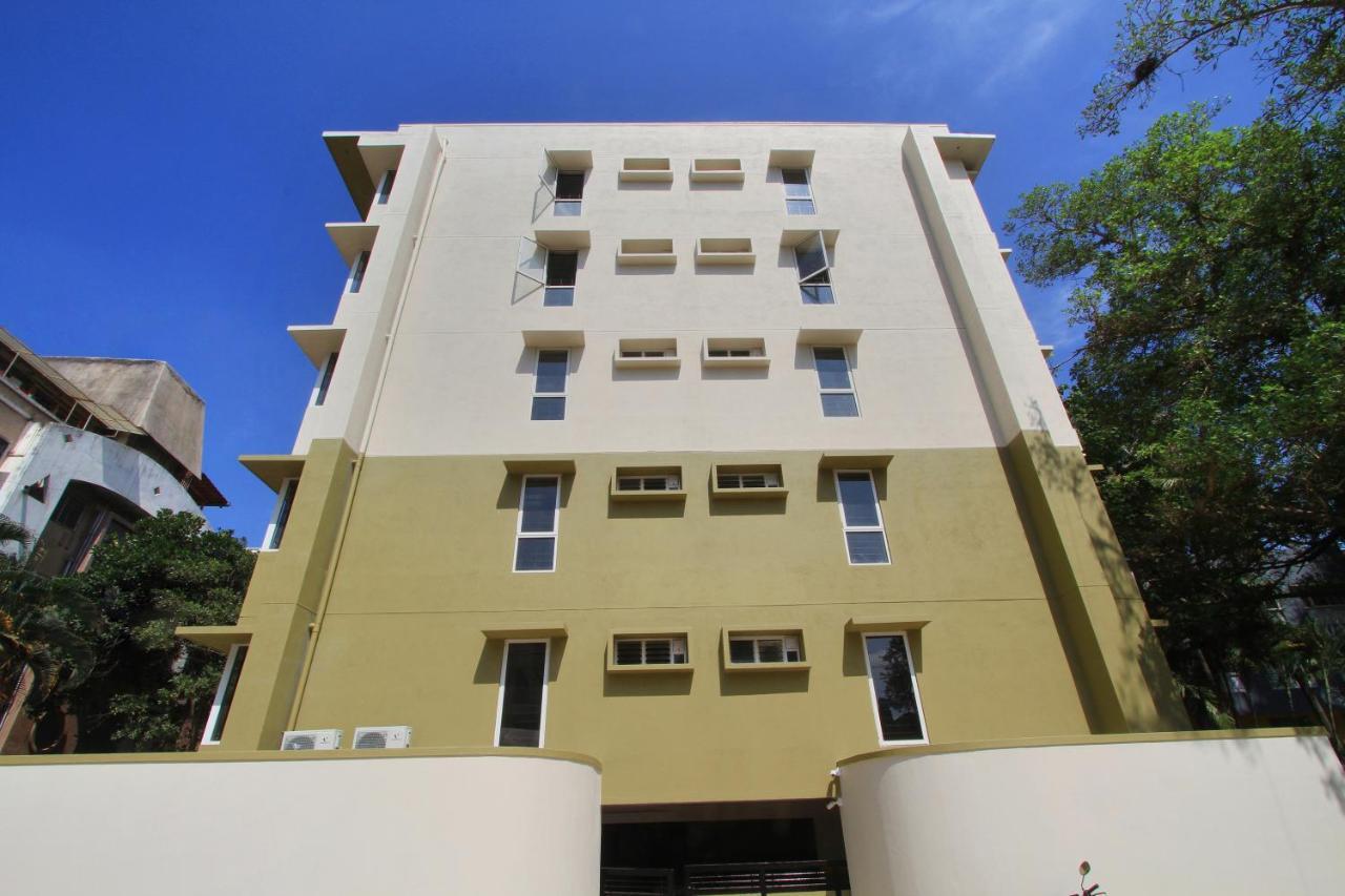 Vaccinated Staff - Oyo 10379 Hotel Varcity Sapphire Bangalore Exterior foto